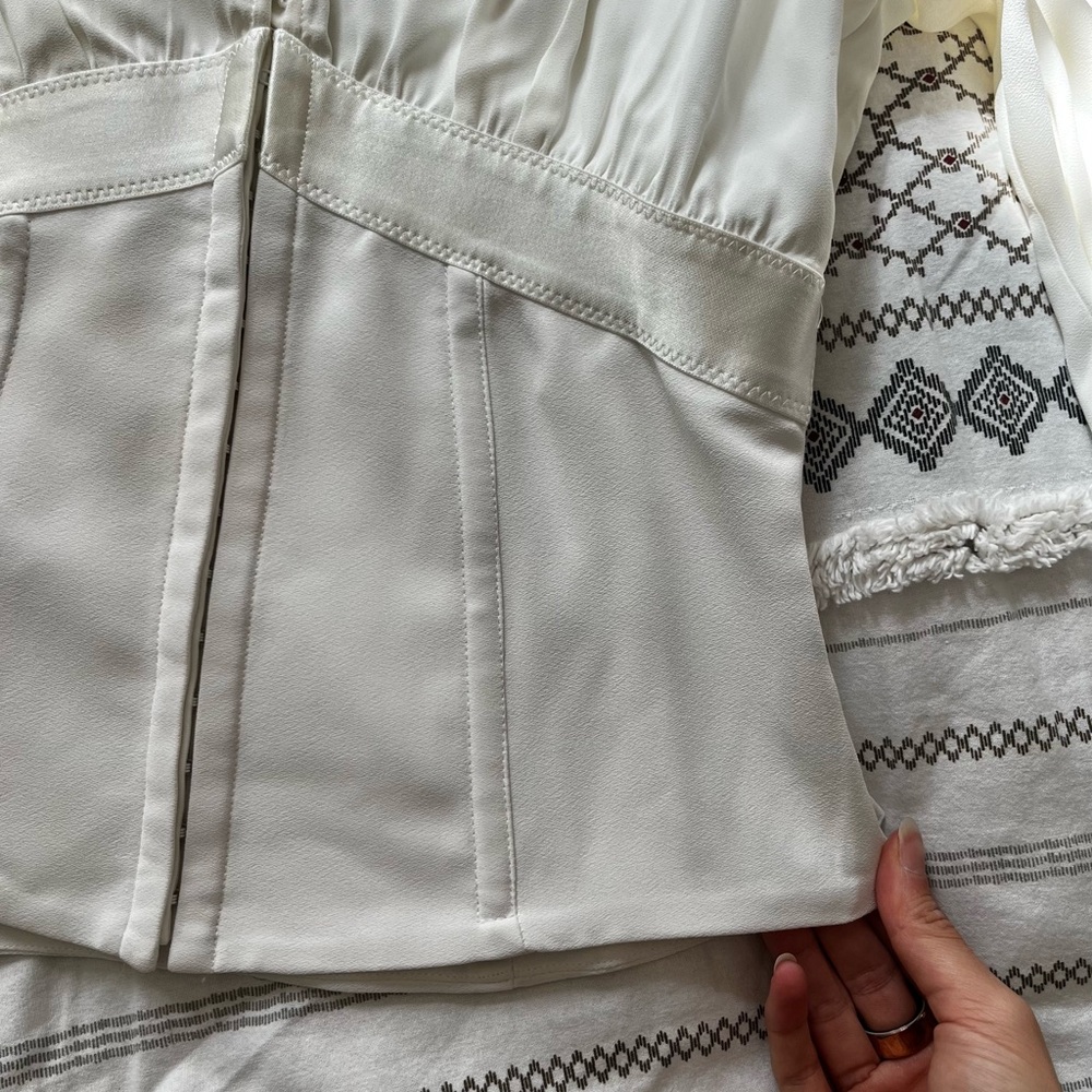 White House Black Market White Blouse - Picture 3 of 8